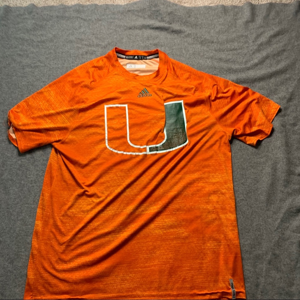 UM T-shirt